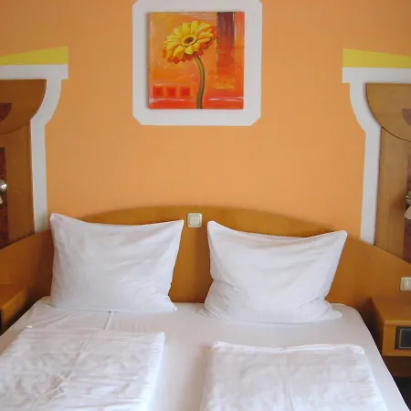 Sunny-hill Frühstückshotel - Dreilandhof 3*