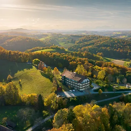 Sunny-hill Fruehstueckshotel - Dreilandhof 3*