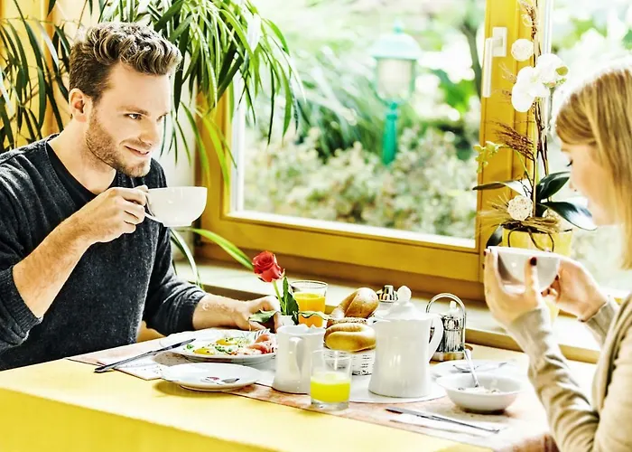 酒店 Sunny-hill Fruehstueckshotel - Dreilandhof Fürstenfeld